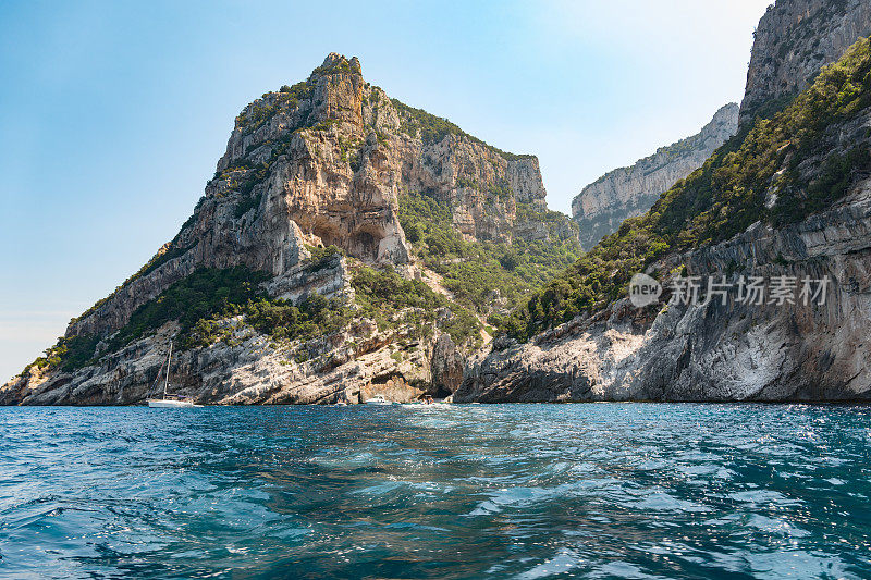 意大利的Orosei Sardinia Caletta Mudaloru湾